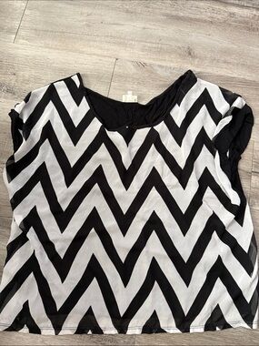 Black & White Chevron Cap-Sleeve Blouse